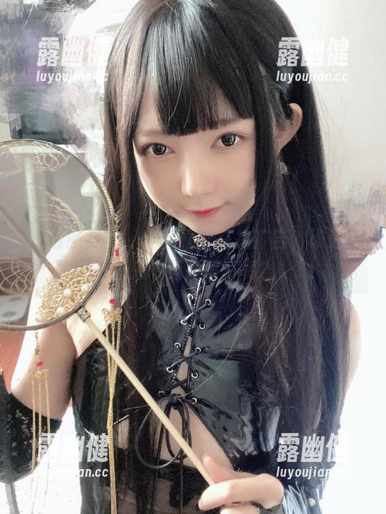 51酱的短裤，穿上就像在拍广告，谁还不想来一组高清写真？