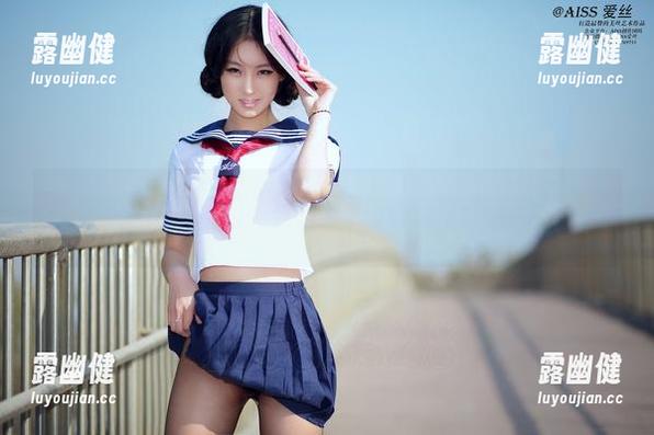 AISS爱丝(钻石版) - 小哲图集又来啦，女神风范依旧，个别角度还是让我有点……火的感觉哈哈。