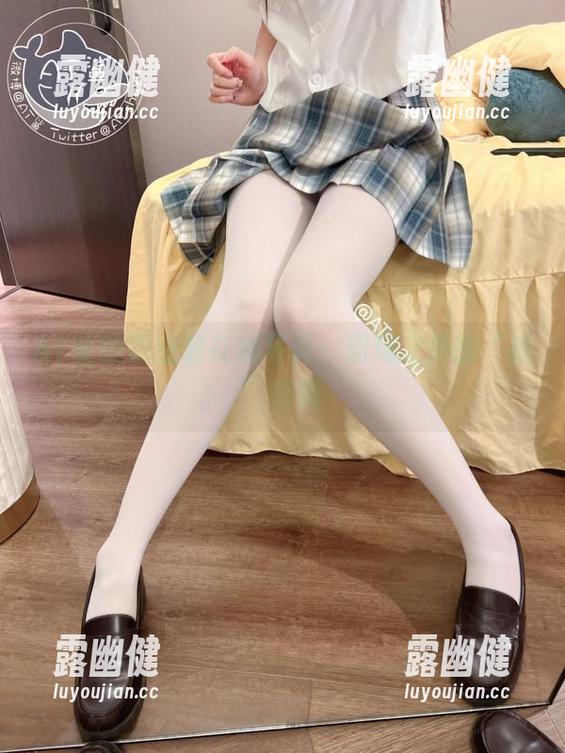 AT鲨的职业装在线写真：职场之外的“我”修炼