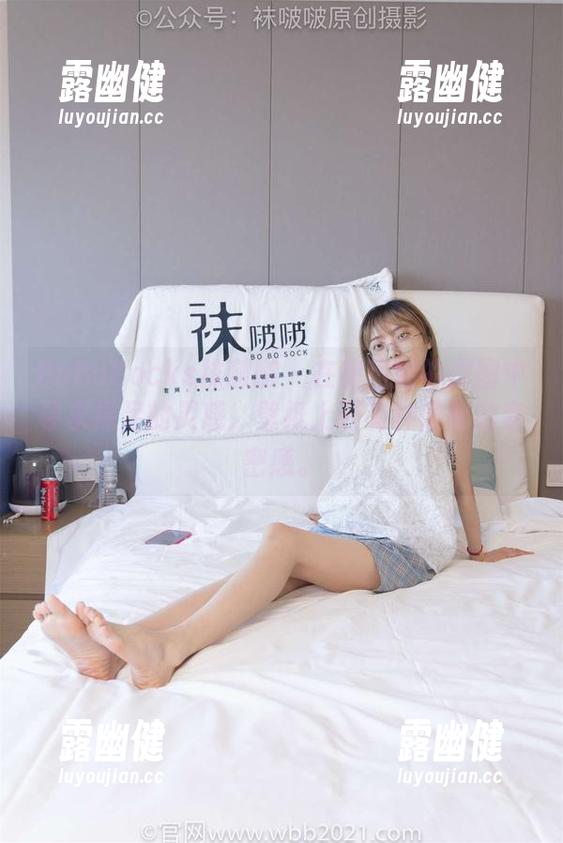 BoBoSocks袜啵啵 - 在甜甜圈的原图中寻求裸足的灵感，壁纸上还有种隐秘的亲密感。