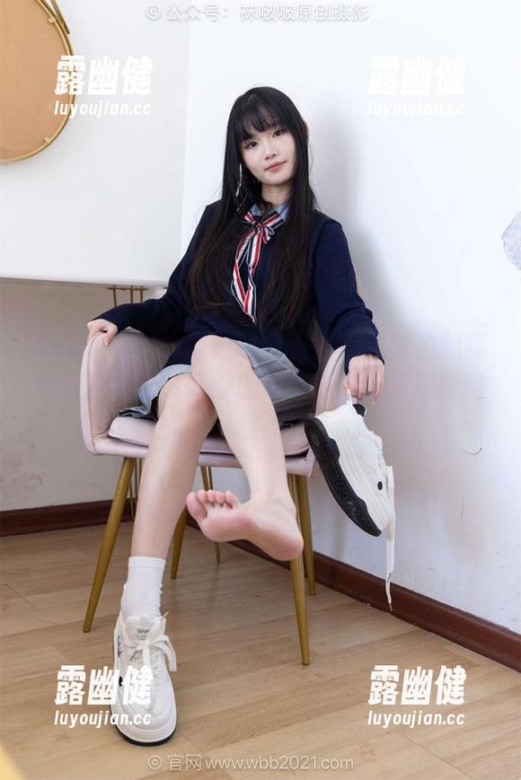 BoBoSocks袜啵啵-稚予 BoBoSocks袜啵啵 - 在每一张稚予的高跟鞋写真里,我都能找到一个悬崖边缘的我。