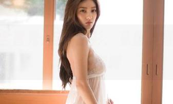 G.su(全智秀)与白衬衫：私房美图，突然间想喝咖啡
