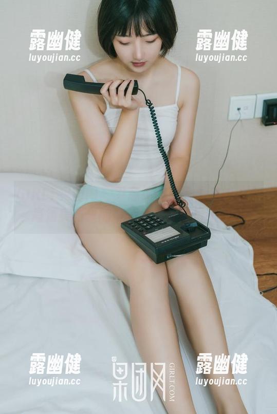 GIRLT果团网 - 尹意纯在白色里宛如仙女，高清美图里的每一帧都让我目不转睛。