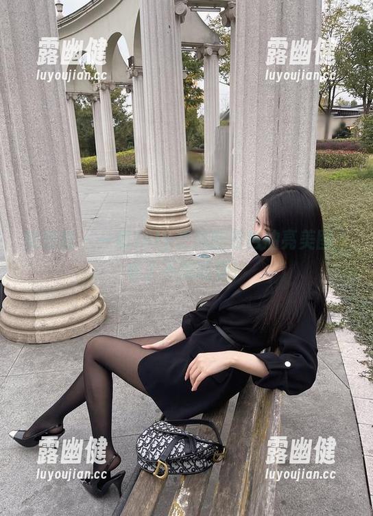 微密圈 - 一组July芝岚的蓝色油亮美图，看了不想吃饭！