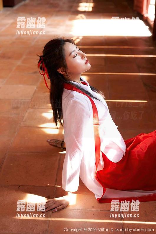 MiiTao蜜桃社 - 今天的写真：Cris_卓娅祺，本来是肉丝，结果更想问...你吃了吗？