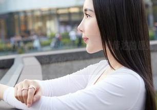 MiiTao蜜桃社 – 木奈奈的丝袜合集：她传达的感觉，是一种我说不出来的…迷离？