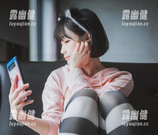Mimmi(밈미)的作品引发了我内心的“夏日狂欢”，虽然我实际上在办公室奋斗…