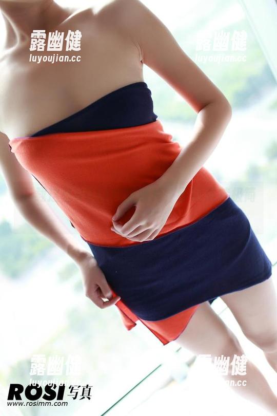 下载这些ROSI校服照片，继续秉持极简风吗？