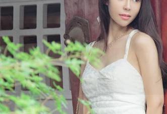 UGirls尤果网 – 透过艾小青的画像，海边就该有这样的定制，憧憬下次的海边行程！
