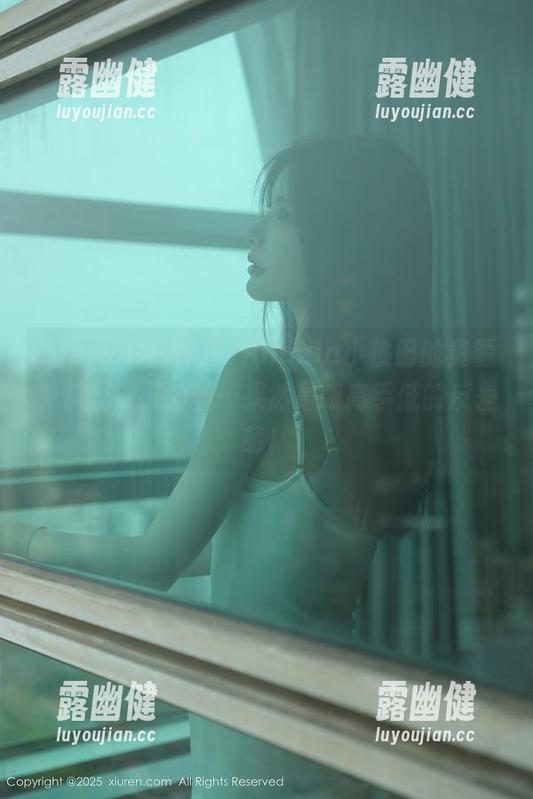 Xiuren秀人网 - Angela小热巴的资源，裤里隐藏的丝…果然是眼高手低的反差萌！