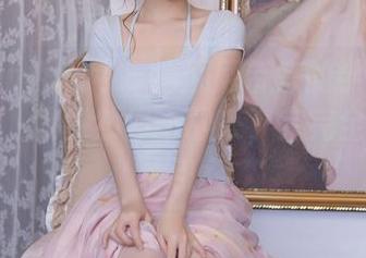 Xiuren秀人网 – 唐翩翩带来的学妹无圣光写真，我竟然停不下来，完完全全被吸引