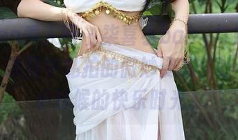 Xiuren秀人网 – 柒喜小baby与她的体操服，原图中私拍的微妙姿态，让人想起小时候的快乐时光。