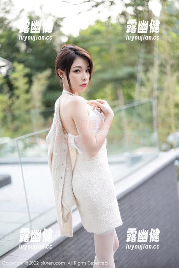 Xiuren秀人网 - 原图直击王馨瑶yanni私房，修女身份？再随意不过！