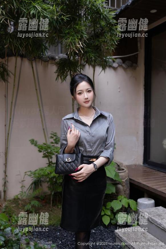 Xiuren秀人网 - 宅在家也能性感到爆！苏苏阿带你欣赏居家写真，原图直戳我的心！