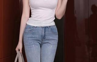 Xiuren秀人网 – 是女友还是朋友？陆萱萱cecillia的私房图包让人糊涂