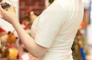 YouMi尤蜜荟 – 图片中的周大萌果然不愧是御姐，仿佛每个细节都在诉说她自己的小情绪！
