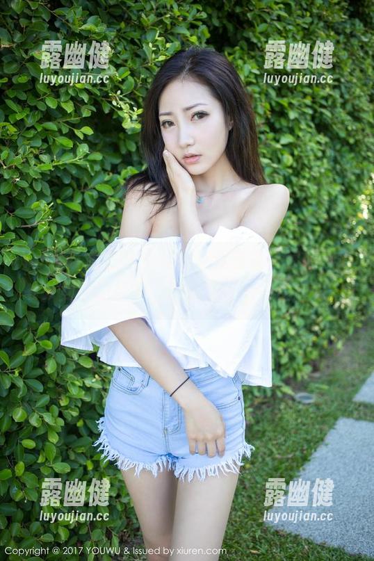 YouMi尤蜜荟 - 其实，我在看“欧阳LuLu少女”的写真，脑海里冒出一堆问号。