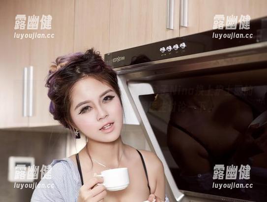YouWu尤物馆 - 又一波更新！兔子Nina换上护士服的套图，搞得我也想去跟医生讨论一下。