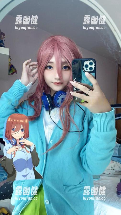 穿上白衬衫，roroki骷髅姬把她的写真玩得淋漓尽致