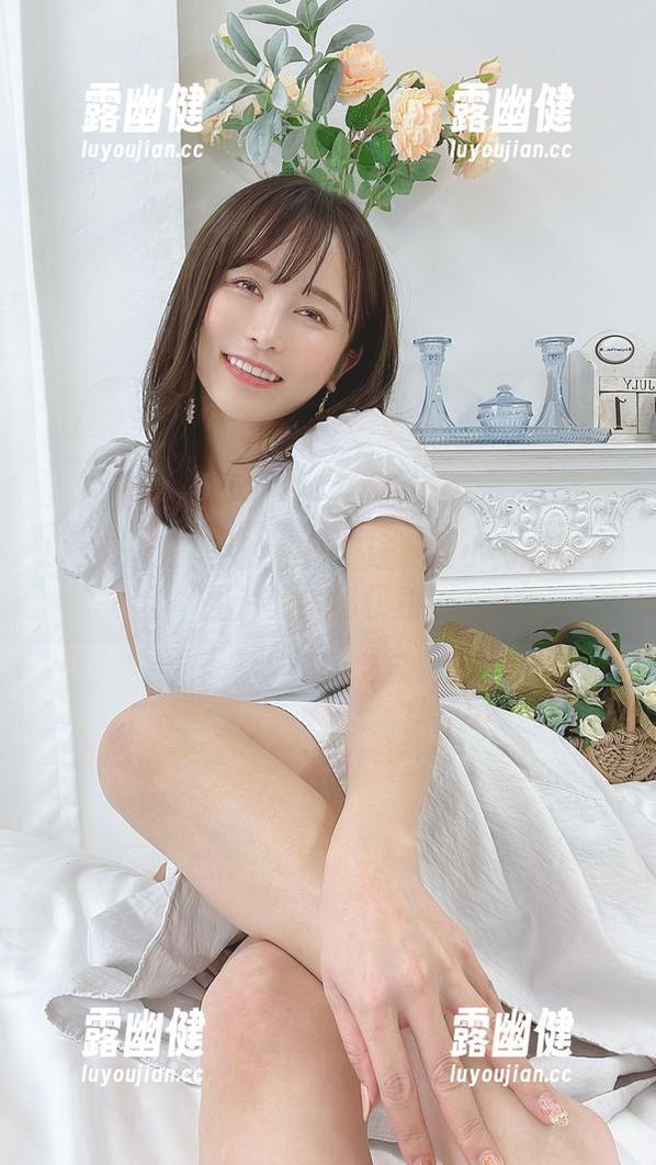 いくみ(育美)的私拍：连我的小狗都想看图片的神秘权利！