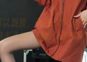 丽柜 – 难以捉摸，语寒的JK作品总能在无声中撞击心房，观看久了都有点慌。