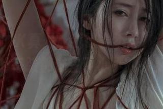 云溪溪的JK真是让我欲罢不能，这组写真里的每张都滋生了小小的羡慕。