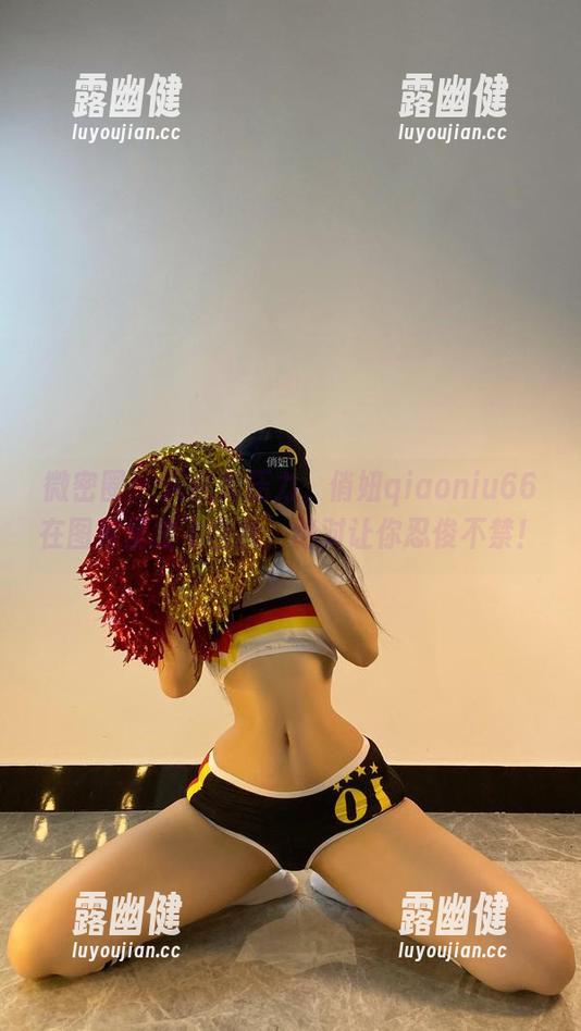 微密圈 - 天台无压力，俏妞qiaoniu66在图库里放飞自我，绝对让你忍俊不禁！
