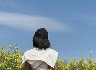 微密圈 – 红裙里的俏妞qiaoniuTT：有人想鉴赏这种资源吗？