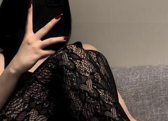 微密圈 – 如果女仆都有保守的二舅妈这样的气质，我一定要把这图片下载再看一百遍！