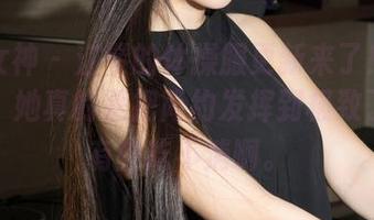 克拉女神 – 江琴的体操服更新来了！我只能说，她真的是把简约发挥到极致了，我有些吃不消啊。