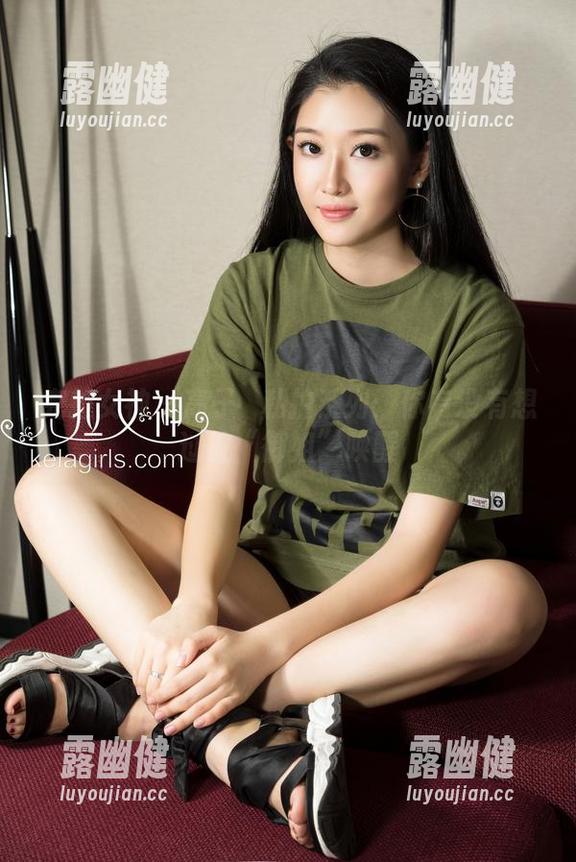 克拉女神 - 高子琁私拍系列：你有没有想过被“御姐”唤醒