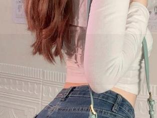 这组美图是不是有点过分了？嘎潼的套装，让我脑袋里浮现奇怪的搭配！