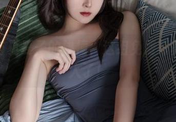 制服与夏夏子的碰撞，这组免费写真太迷人了！