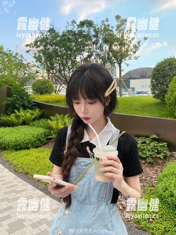 校服，而非压抑的回忆！大肉丸Amiee在线高清驾到，让人忍俊不禁！