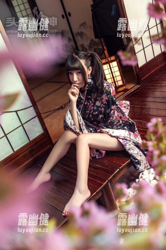 头条女神 - 这组OL闺蜜写真，仔细看发现“玄子”其实是在传达一种职场女友力，妙啊。