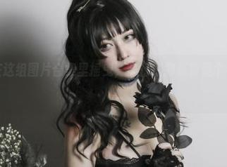 看着灰丝在这组图片合集里摇曳，奇行家狗崽真是个不安分的家伙