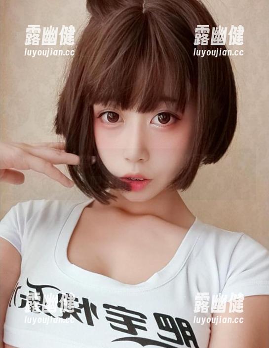 奈汐酱Nice 老板娘的日常:奈汐酱Nice的写真集,酒吧里的绚烂光影