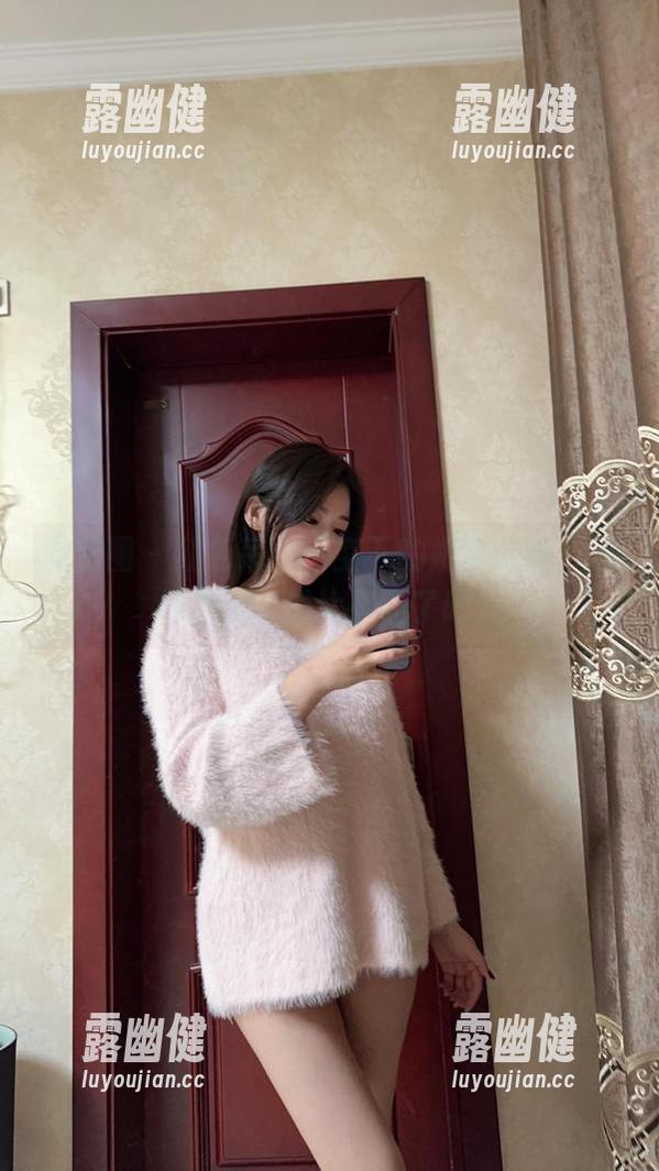 微密圈 - 红色吊带镂空下的奶宝妹纸，透视感的诱惑太强烈了吧！