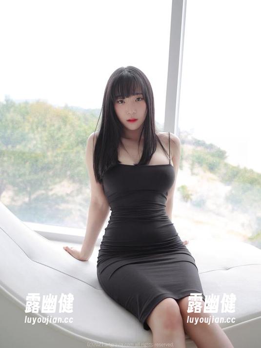姜仁卿(강인경)比基尼图集：高清上线，菠菜叶一般刚好，不过…呃，好像缺点“蹭热度”的气息