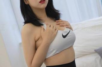 宋哈娜的女王，果然是不怕死光的无圣光之美，逐渐让我怀疑人生。