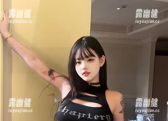 微密圈 - 小优优子圣诞限定：这个写真，也许你不一定能用上，但壁纸我是没得说的。