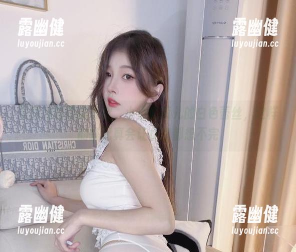 小小奶瓶儿 原图和套图都很赞,小小奶瓶儿的白色蕾丝,这样的搭配真会让你想都想不完