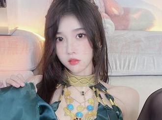 小小奶瓶儿的女王全套，来点不一样的视角图片吧！