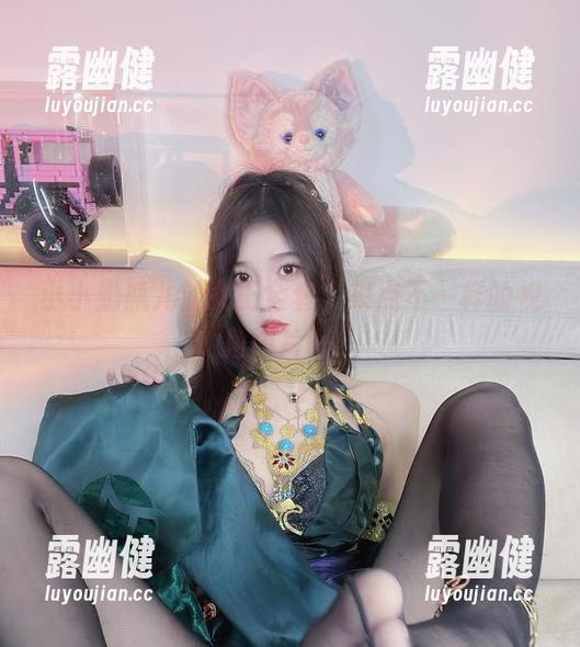 小小奶瓶儿的女王全套，来点不一样的视角图片吧！
