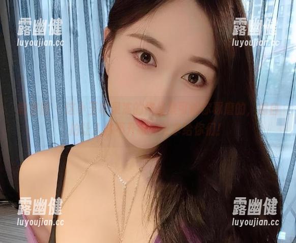 微密圈 - 这小玉吃果冻的作品集可够你琢磨的，超自拍让人移不开眼，分享给你们！