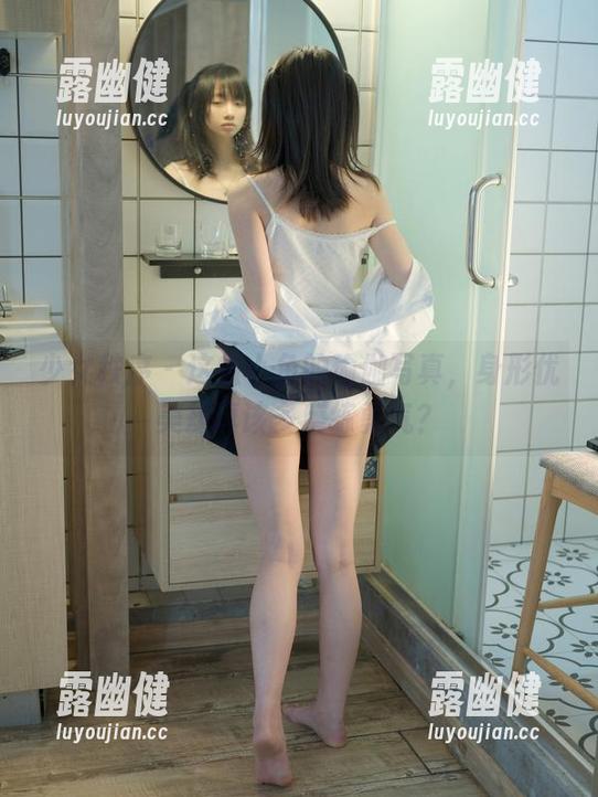 少女秩序 - 这组小鱼的瑜伽写真，身形优美却真该多磨练勇气？