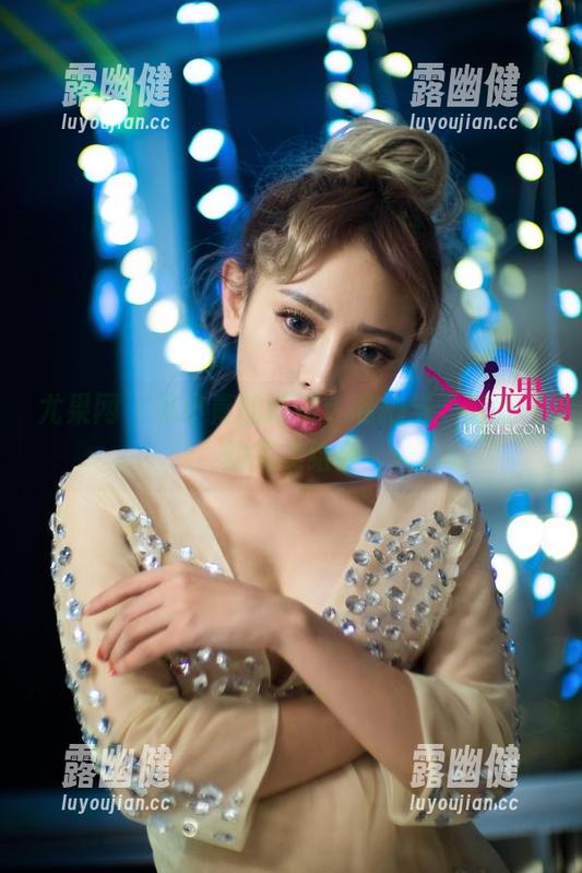 尤果网 - 艾小青的短裤：私拍与“懒散”的完美结合