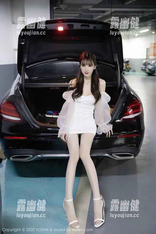 尤蜜荟 - 谁说全套写真只能在外面？Carol周妍希在家也能穿出天际