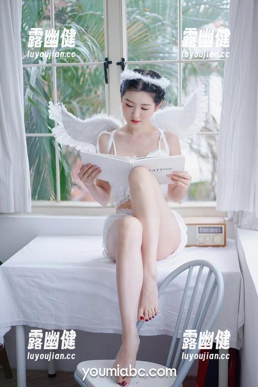 尤蜜荟 - 网盘中的白色写真——卓娅祺绝对是懂得‘衣’的绝色魔法师！