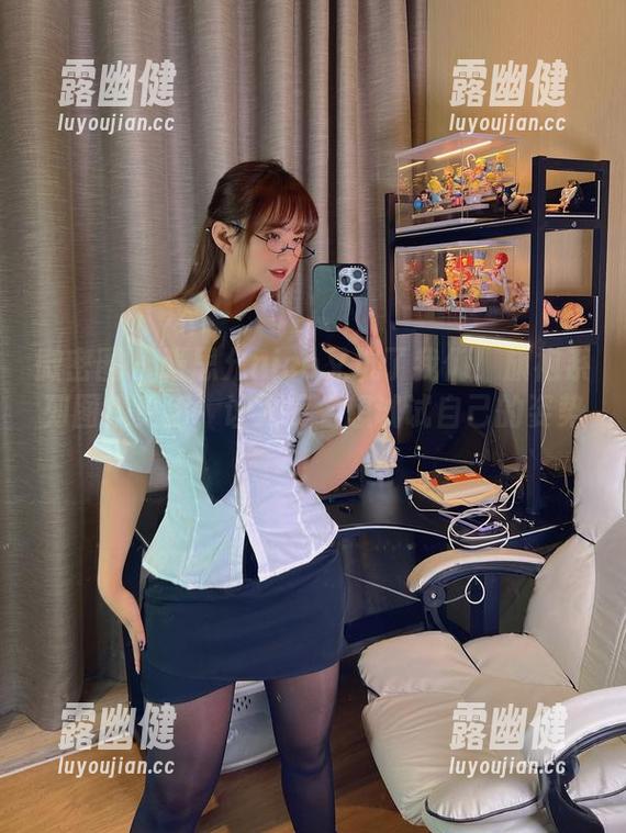 微密圈 - 张思允nice又坑了我们！旗袍系列图集更新，让人莫名想试试自己的姿势！